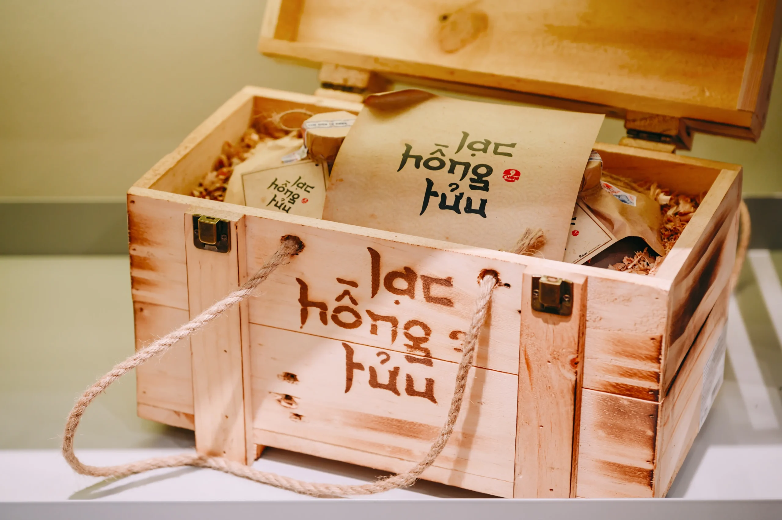 Lạc Hồng Tửu - Tinh hoa nhân sâm trong dòng Premium 9Chum
